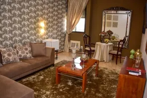 Hotel & Turismo San Francisco - Sitzecke in der Lobby