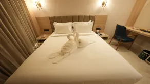 Pride Elite Raipur - Room