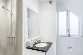 Heritage apartments in the city centre - Bathroom
