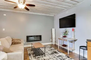 2 Mi to Self Regional MC: Updated Apartment - Innvendig