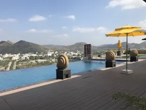 Howard Johnson by Wyndham Udaipur Roop Nagar - Pool
