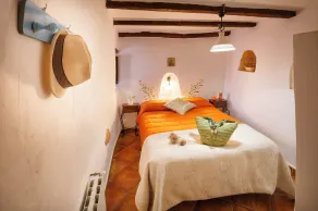 Beautiful holiday home in Laroya with shared pool - Zimmer