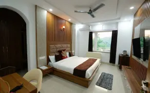 Jayati Palace Hotel - Chambre