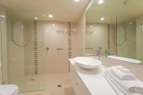 Las Rias Holiday Apartments - Bathroom