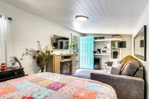 Couple's Retreat w/ Creek Access in Rogersville - Interior