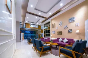 Triizz Hotel Semarang - Lobby