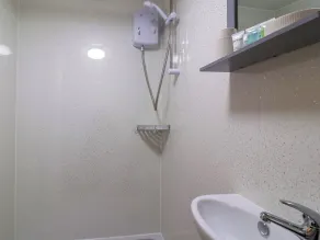 Log Cabin - Amber Glow - Baño