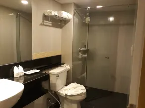 New Square Patong Hotel - Salle de bain