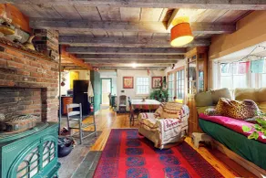 Spacious & Historic Plainfield Home w/ Yard! - Innvendig