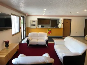 Super 8 by Wyndham Front Royal Near Shenandoah National Park - Hall