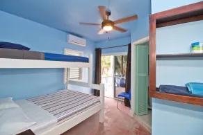 Sandbar Beachfront Hotel & Hostel Restaurant - Room