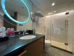 Ramada Plaza Pudong Shanghai - Bathroom