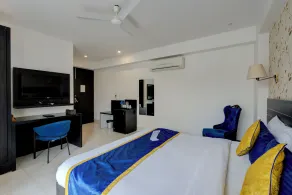 BlueNeck Sec 40 Unitech Cyber Park Gurugram - Rum