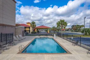 Baymont by Wyndham Savannah I-95 - Pool