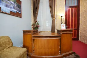 RedDoorz At Golden Inn Tugu Yogyakarta - Reception