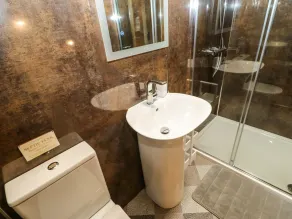 Otters Holt - Bathroom