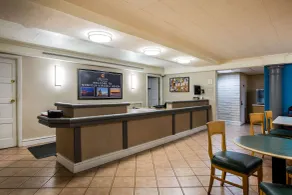 La Quinta Inn by Wyndham Norfolk Virginia Beach - Vestíbulo
