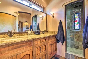 Close to Trails! Phoenix Gem w/ 2-tier Patio & BBQ - Innvendig
