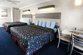 Adventurer Oceanfront Inn - Room