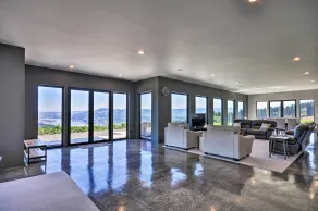 Luxury Home w/ Views - 5 Min to Columbia River - Intérieur