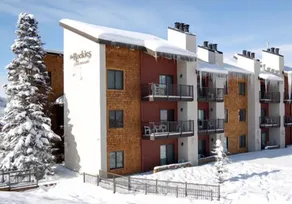R2408 - Rockies Condominiums - Pool