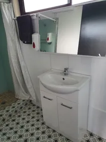 Budget on the Lake - Bathroom