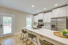 Close to Sports Complex: Modern Millbrook Duplex! - Interiør