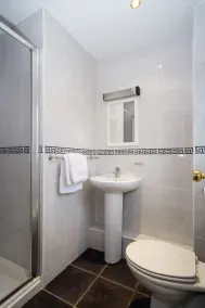 Adamson Hotel - Baño