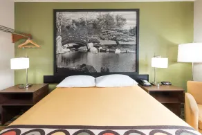 Super 8 by Wyndham Bloomington Normal - Chambre