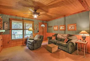 Cozy Pine Mountain Cabin w/ Screened Porch & Yard! - Intérieur