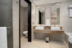 Premier Hotel O.R. Tambo - Bathroom