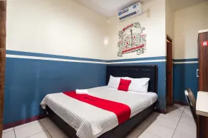 RedDoorz Plus near Universitas Indonesia - Chambre
