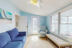 2BR Lakeside Home w/ Dock & Beach in Aurora! - Innenbereich
