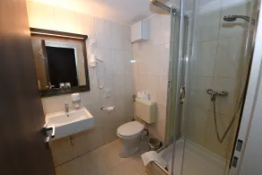 Jade Hotel-Ezüsthíd Hotel - Baño