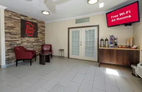 Red Roof Inn Arlington - Entertainment District - Lobby-Lounge