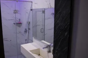 La Vivanta Hotel - Bathroom