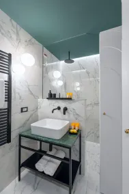 M20 Boutique Hotel - Bathroom