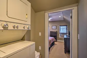 3-acre Lodge w/ Snowmobile & Four-wheeling Trails - Innvendig