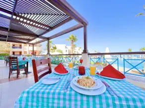 Ivy Cyrene Island Aqua Park Resort - Restaurant