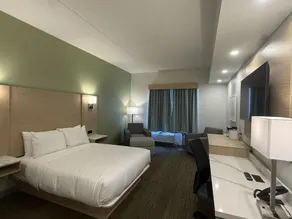 Best Western Plus Kawartha Lakes Hotel & Suites - Room