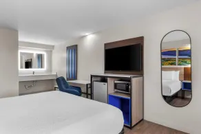 Days Inn by Wyndham Indianapolis East Post Road - Værelse