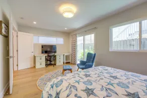 Sleek Oxnard Townhouse w/ Balconies: Walk to Beach - Intérieur