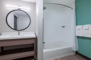 ECHO Suites Extended Stay by Wyndham Phoenix-Chandler - Badeværelse