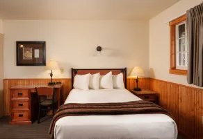 Old Faithful Lodge & Cabins - Inside the Park - Rum
