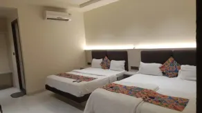 Hotel Santoor - near Geeta bhawan square - Chambre