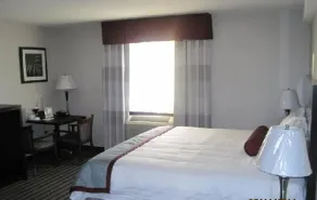 Super 8 by Wyndham Saskatoon Near Downtown - Chambre