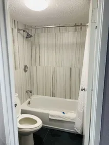 Quality Inn Newberry - Bathroom