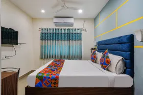 Super Townhouse HITEC City Metro Station Formerly JKC Grand - Room