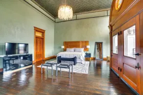 Stylish Private Balcony: Downtown Marshall Studio! - Interior