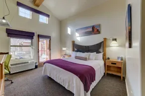The Gonzo Inn - Room